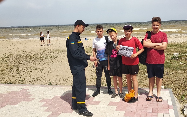 Рятувальники Херсонщини роз’яснюють підліткам правила безпечного поводження на водних об’єктах
